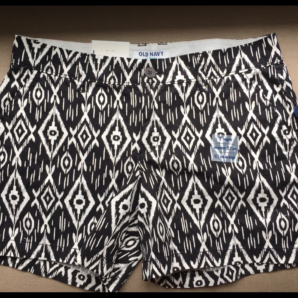 Black and White Ikat Cotton Shorts Size 6 New with Tags